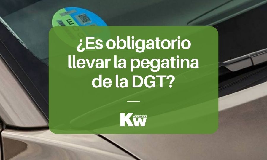 ¿Es obligatorio llevar la pegatina de la DGT?